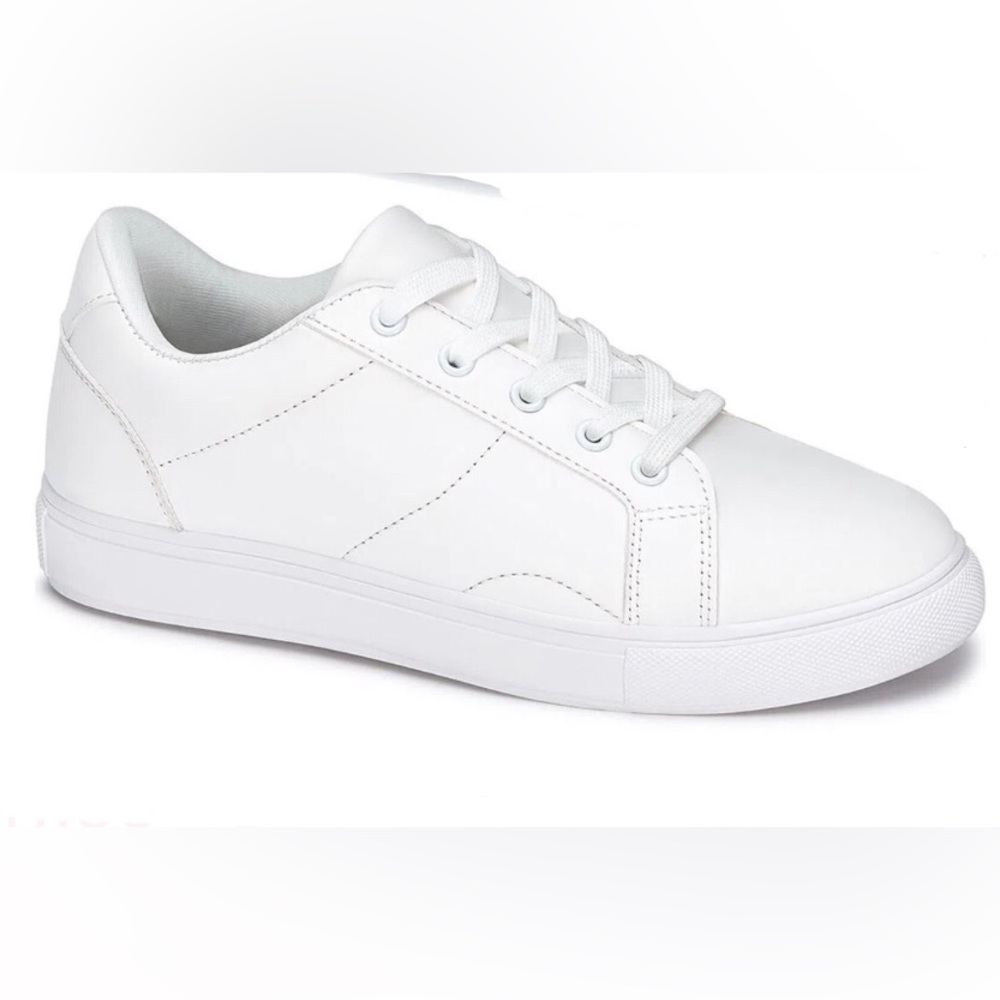 Andrea ~ White sneakers